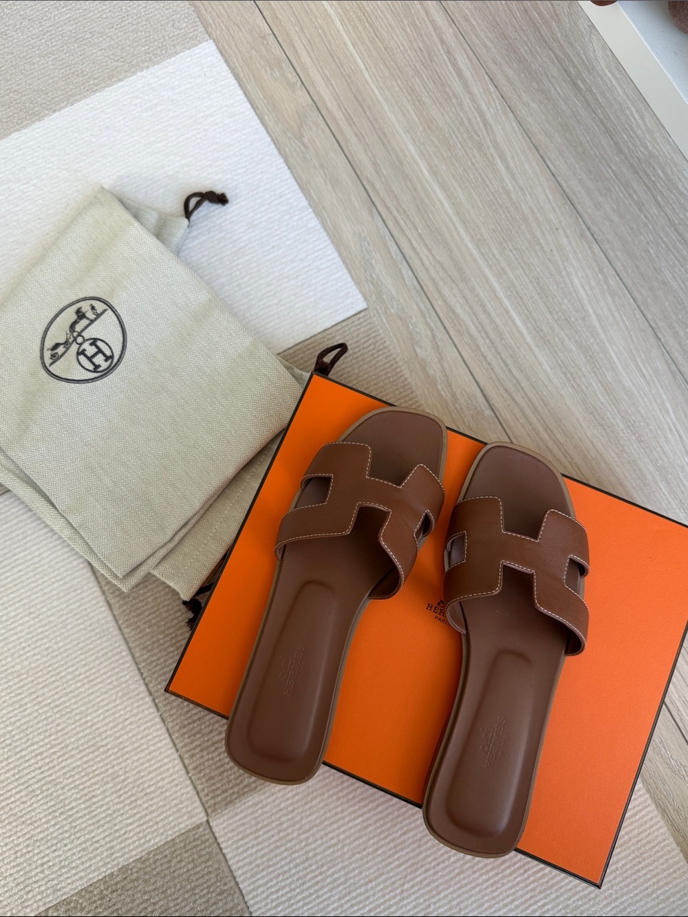 Hermès Oran Sandals – Gold / Natural Leather